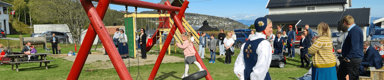 Nessbakkan Vel - Lokalforening i Hommelvik, logo med grønn bakgrunn